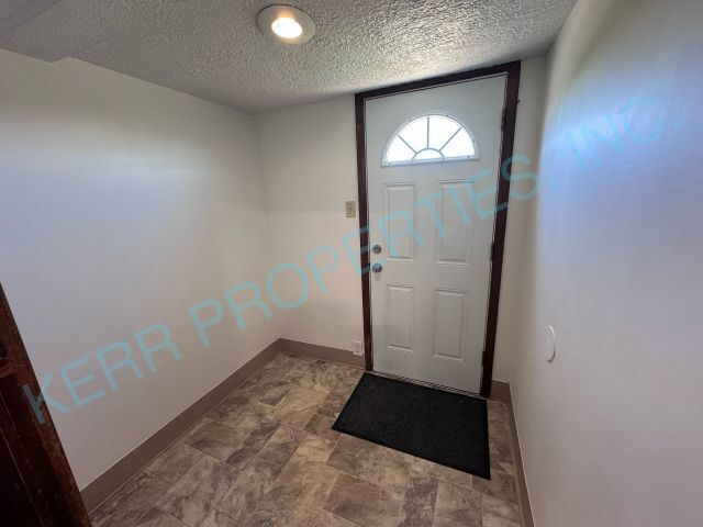 Building Photo - 6015 SE Hosner Rd