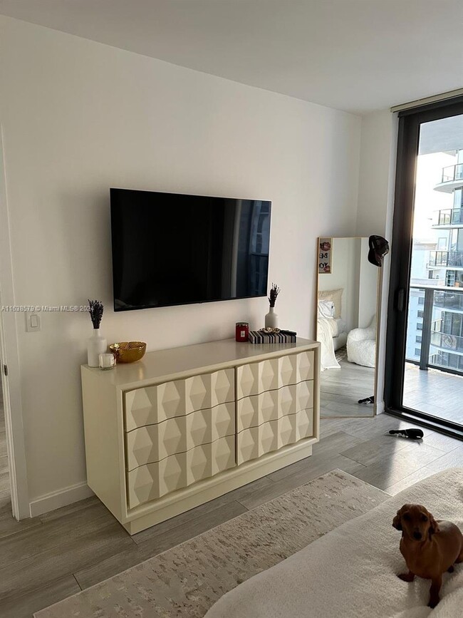 Foto del edificio - 45 SW 9th St