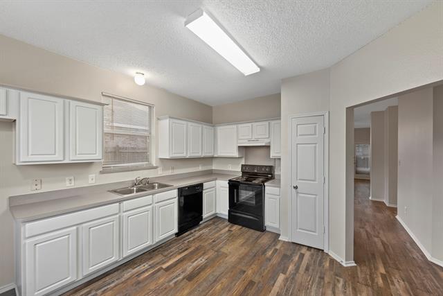 Building Photo - 3908 Overlake Dr