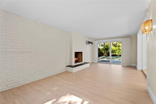 Building Photo - 5865 SW 48th St