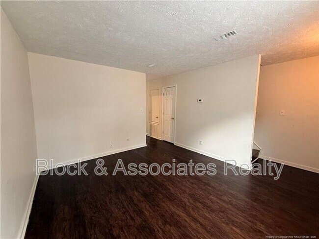 Foto del edificio - 5829 Aftonshire Dr