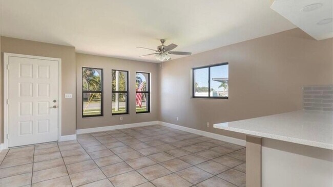 Foto del edificio - 3 Bed, 2 Bath Duplex in Prime Location - W...