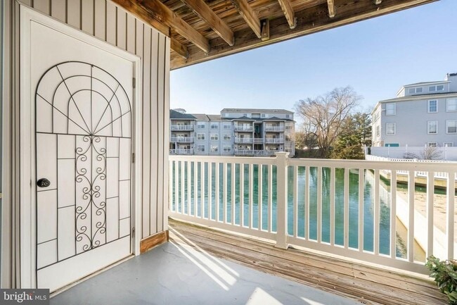 Building Photo - 600 Waters Edge Dr