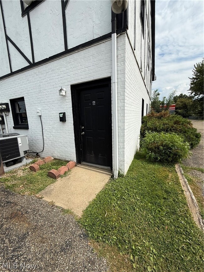 Building Photo - 740 Princeton Ave