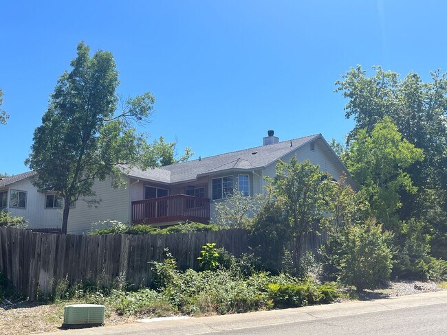 Building Photo - Mary Lake home! Must see!