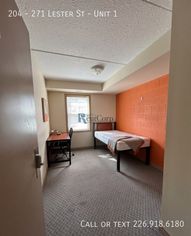 Building Photo - 271-271 Lester St