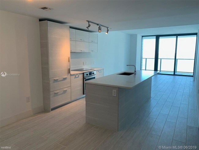 Building Photo - 2 br, 3 bath  - 650 NE 32nd St Unit 1704