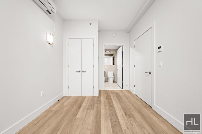 Building Photo - BRUCKNER BOULEVARD