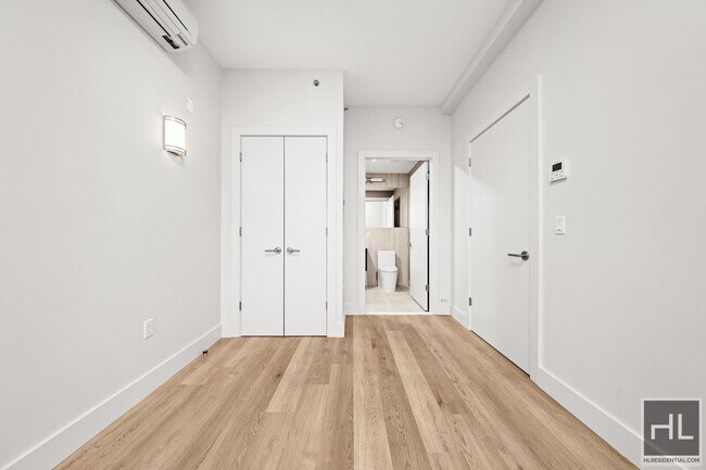 Building Photo - BRUCKNER BOULEVARD