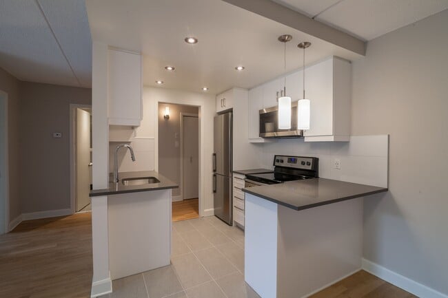 Building Photo - 1565 Avenue Victoria