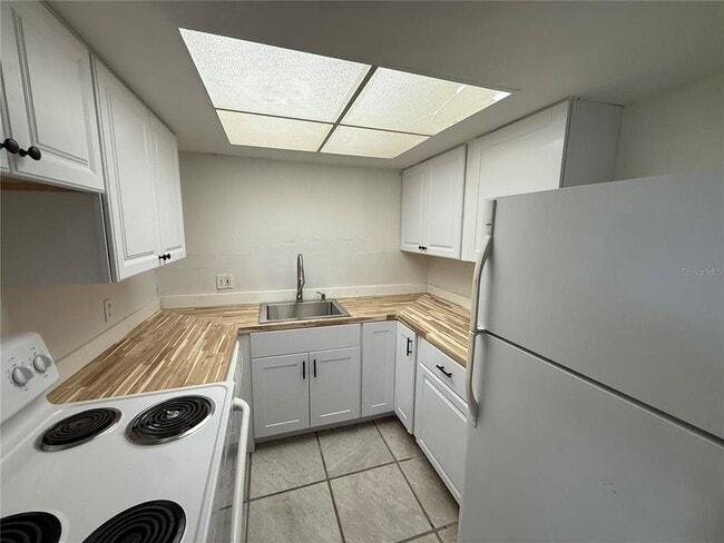 Foto del edificio - 7601 Paula Dr