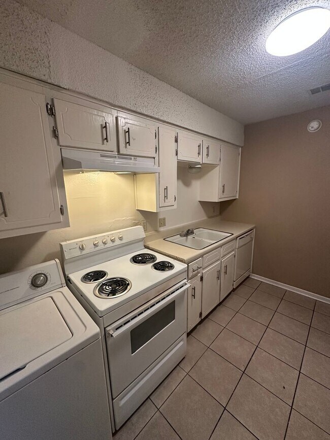 Building Photo - 3804 Charolais Dr