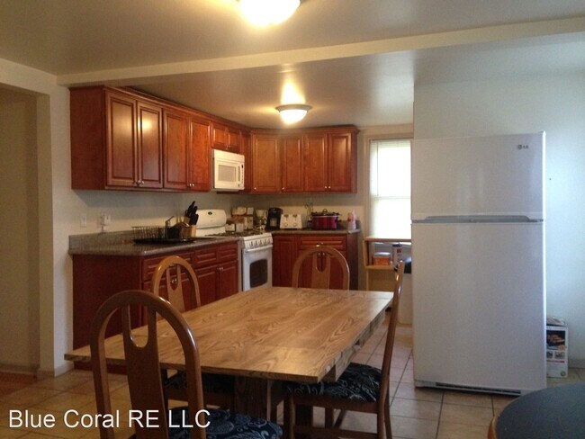 Building Photo - 5 br, 3 bath House - 137 Hawthorne Ave.