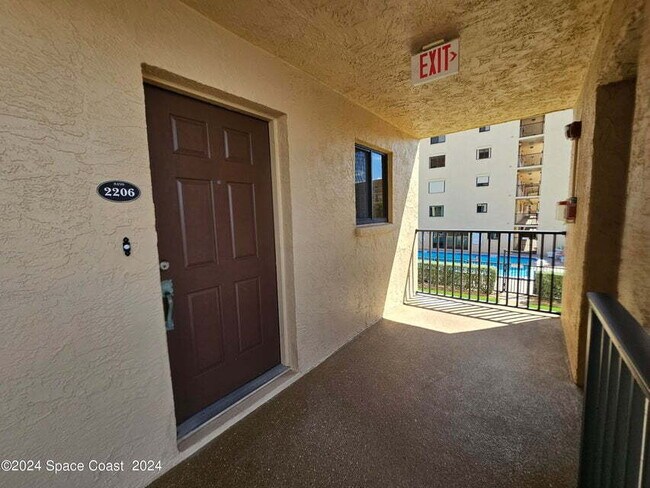 Foto del edificio - 8498 Ridgewood Ave