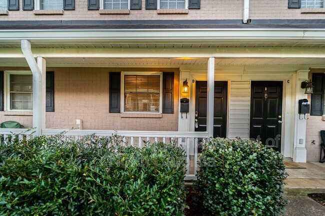 Foto del edificio - 1230 Green Oaks Ln