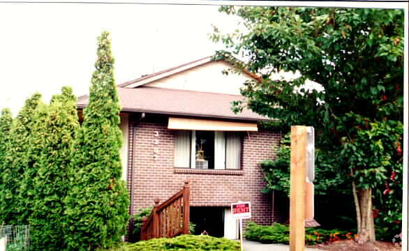 Primary Photo - 3207 Grand Ave