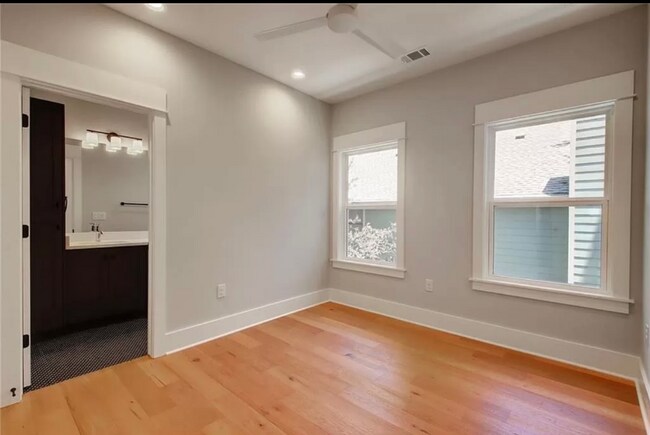 Building Photo - 902 Taulbee Ln