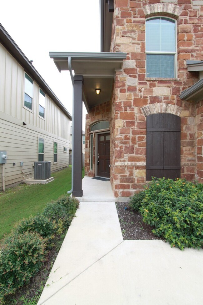 Foto del edificio - 9304 Lost Bridge Ln