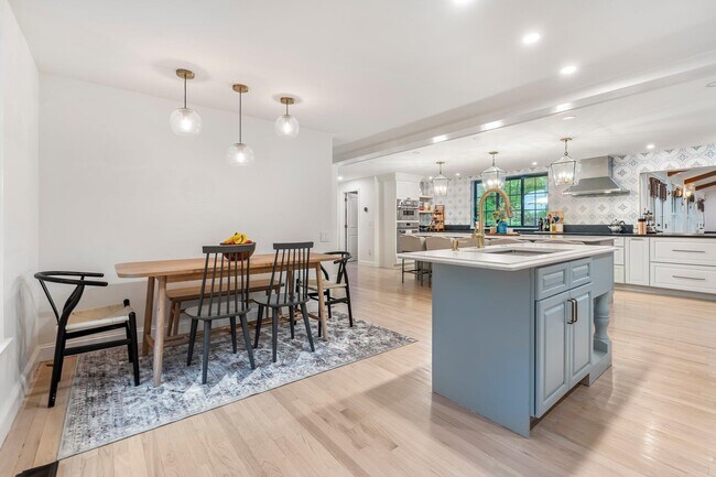 Foto del edificio - 4 Rockwood Ln
