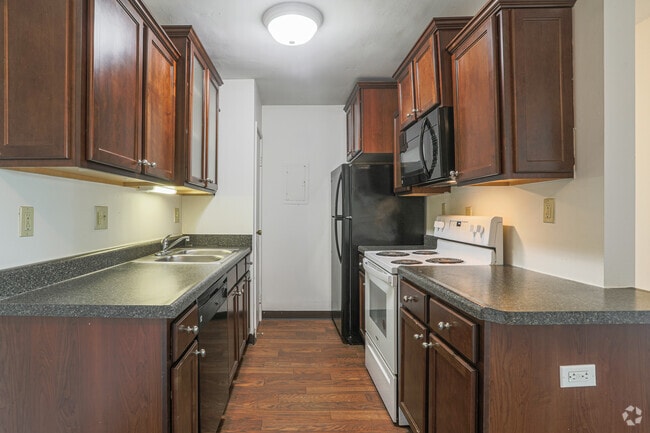 2BR, 1BA - 856SF - Kitchen - Towne Square Apartments and Townhomes