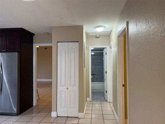 Photo - 619 SW 87th Pl House