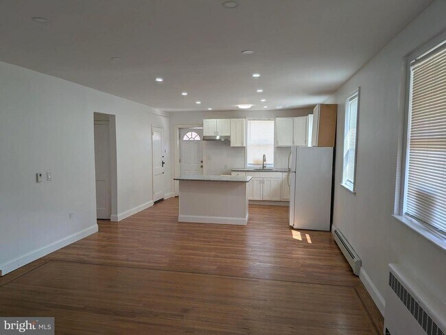 Foto del edificio - 7524 Whitaker Ave