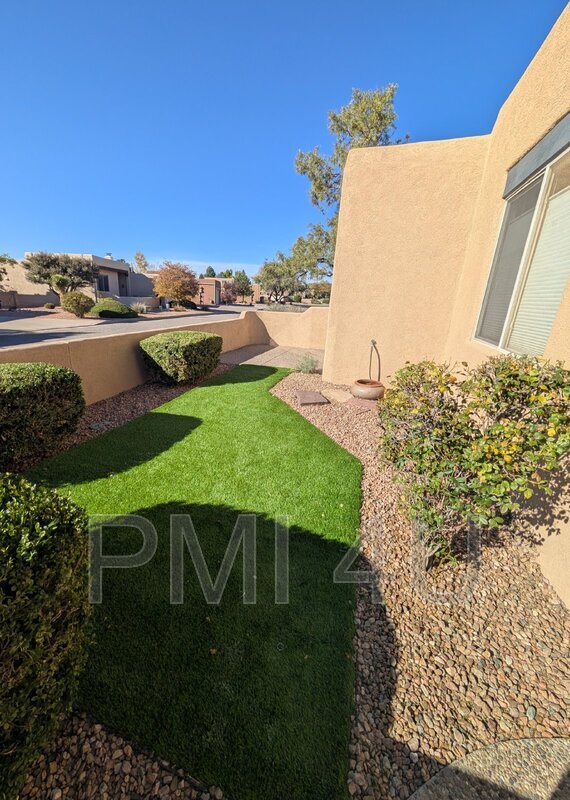 Foto del edificio - 12612 Carmel Ct NE