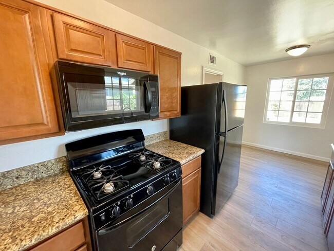 Foto del edificio - Newly Renovated 3B/1.5BA House in Escondido!