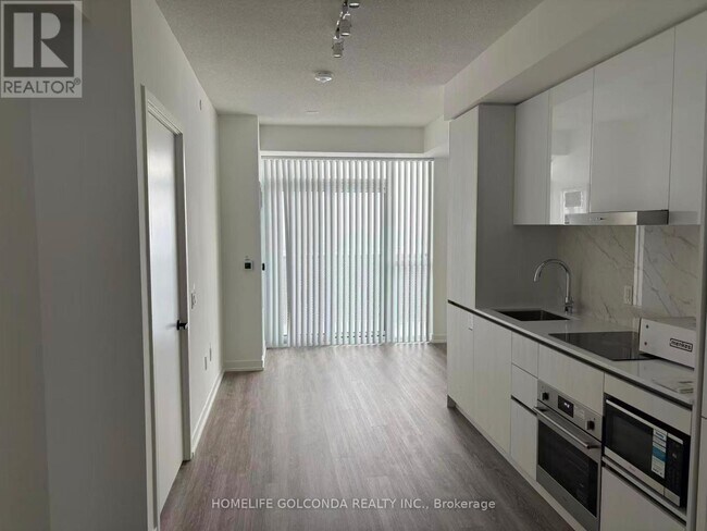 Photo du bâtiment - 8 Interchange Wy