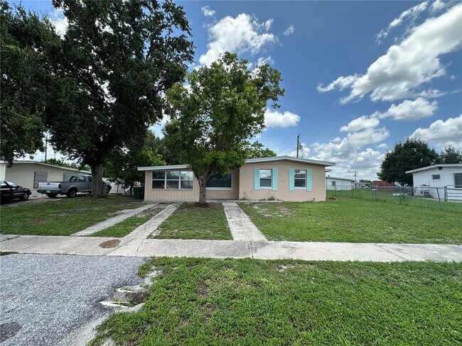 Building Photo - 3340 Normandy Dr