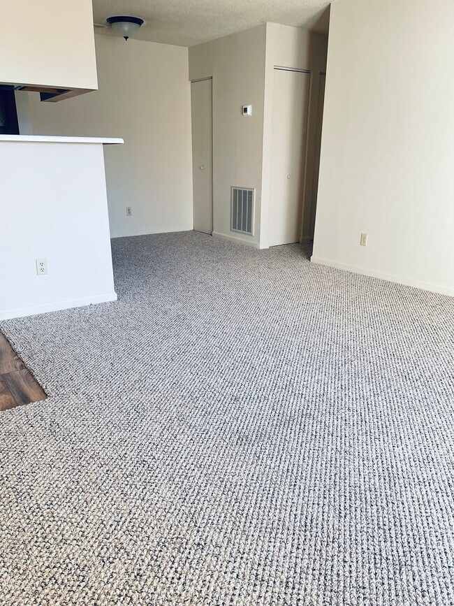 Foto del edificio - Spacious 2 bedroom 2 bathroom Apartment in McMinnville TN,