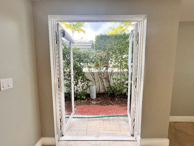 Foto del edificio - 1045 SW 9th Ct