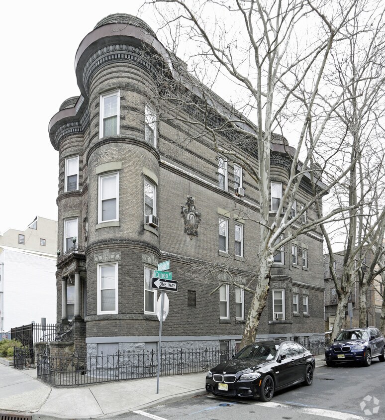 Foto del edificio - 300 Palisade Ave