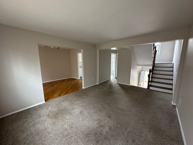 Building Photo - Nice Townhome within Heart of Blacksburg/Prices Fork