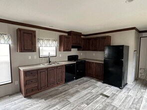 Building Photo - 3150 Plateau Dr