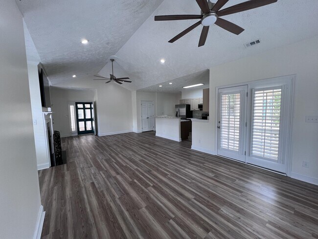 Foto del edificio - 812 Sage Creek Ln
