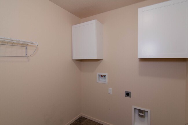 Foto del edificio - 4 Bed 2 bath 5 Mile Prairie newer home wit...