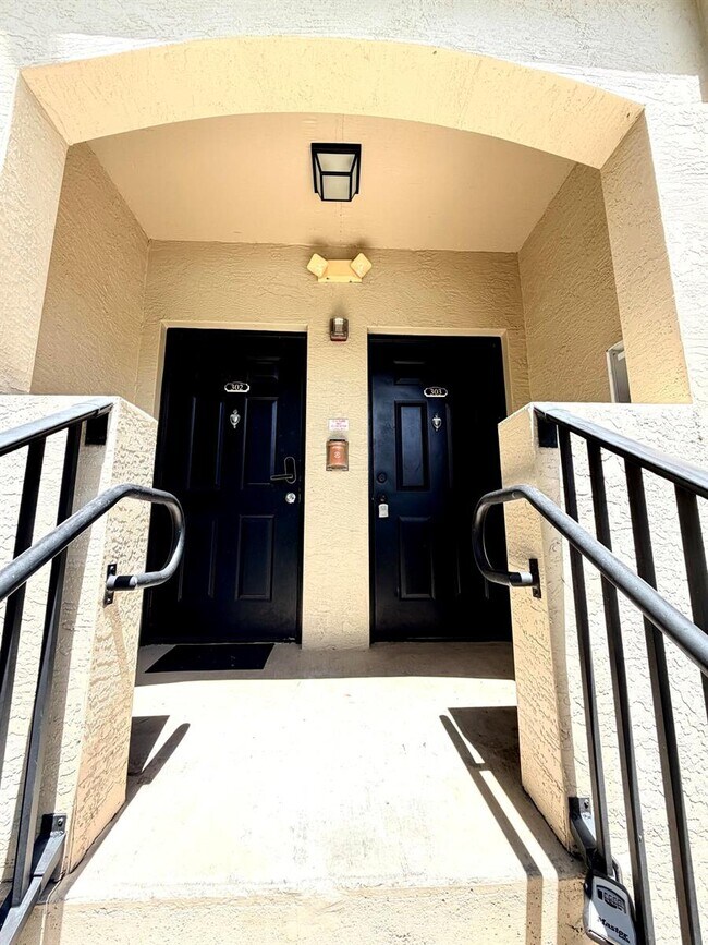 Foto del edificio - 5840 W Sample Rd