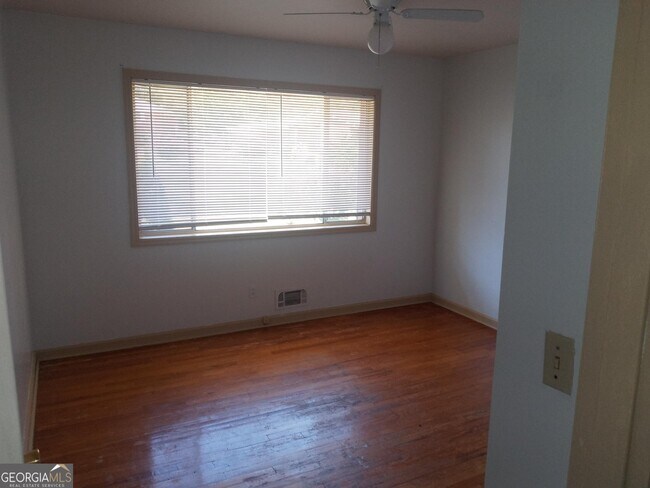 Building Photo - 6564 Charles Dr