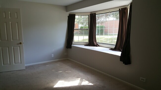 Building Photo - 1349 E Evergreen Dr