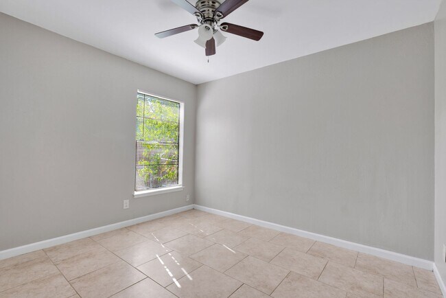 Building Photo - 310 E Hutchins Pl