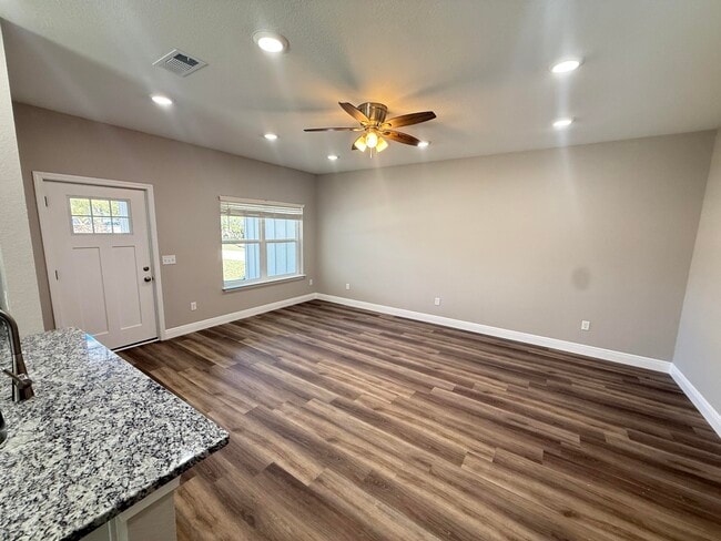 Building Photo - 6635 Water St