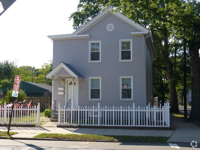 Building Photo - 158 Nash St