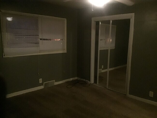 Foto del edificio - 4 Bedroom 1.5 bathroom Single Family Home