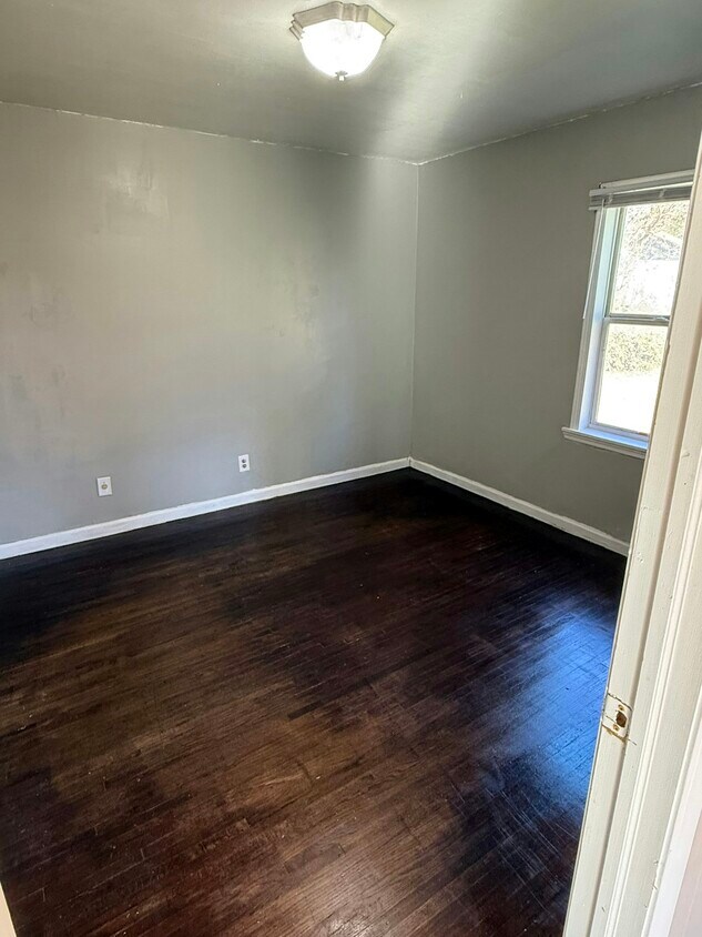 Building Photo - 810 S Terrace Dr