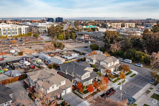 Proximity to Highway - 1805 Gum St