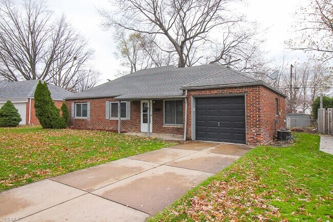 Building Photo - 27261 Markbarry Ave