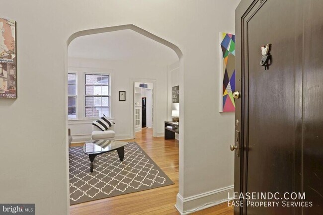 Foto del edificio - 2707 Adams Mill Rd NW
