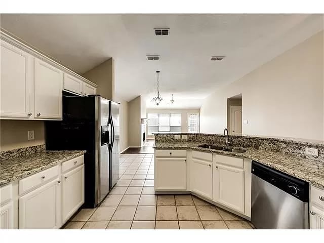 Foto del edificio - 9117 Newport Ln