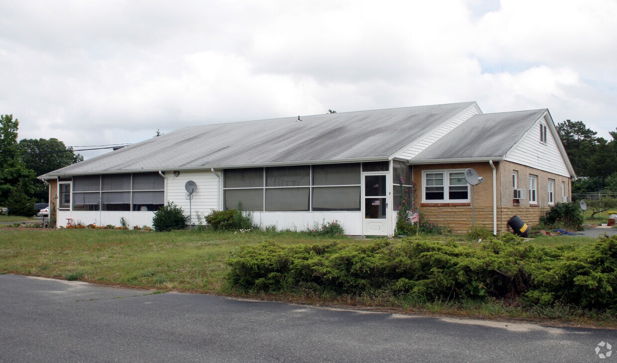 Pleasant Gardens Apartments in Jackson, NJ